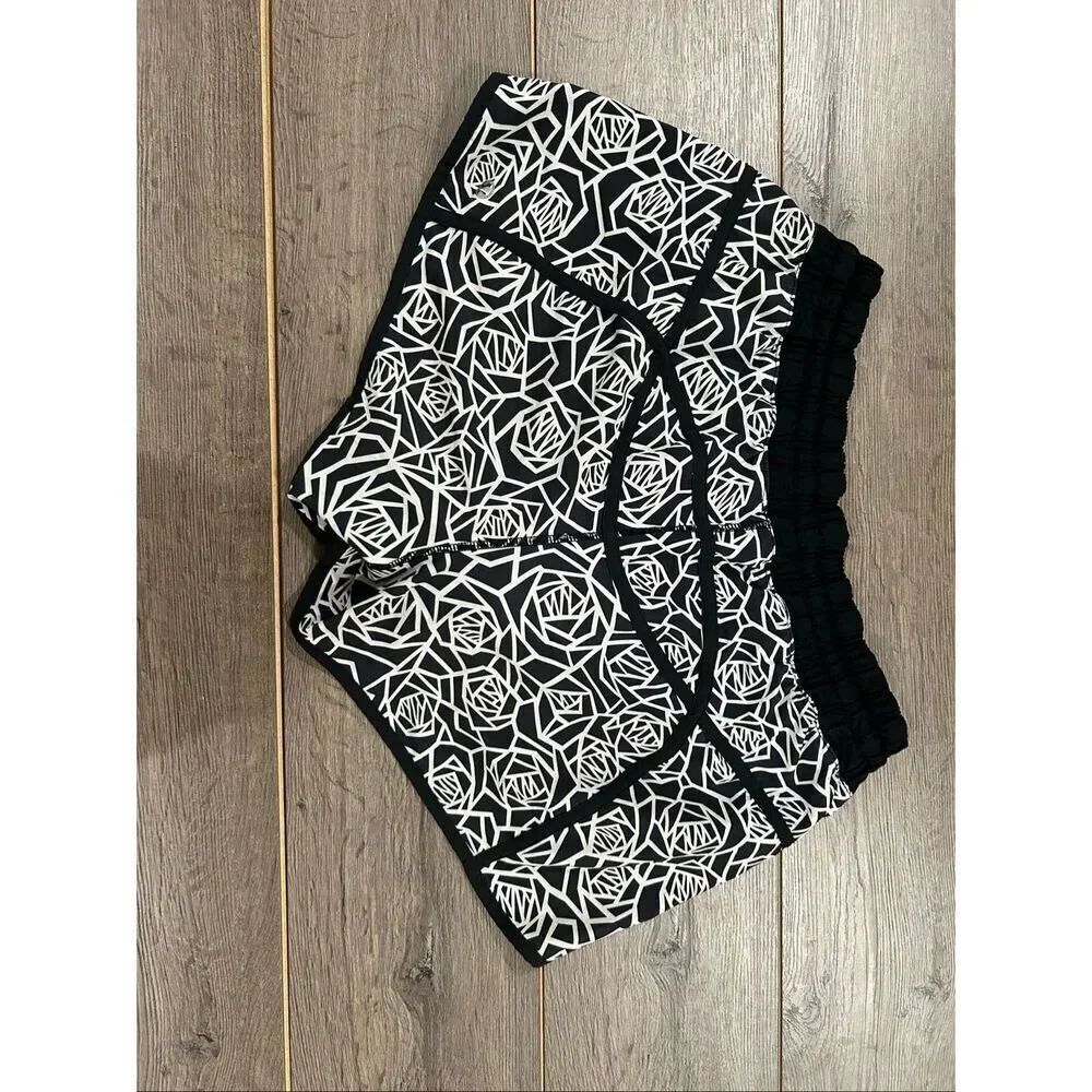 Lululemon speed up short sz 8